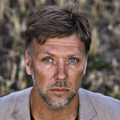 Mikael Persbrandt